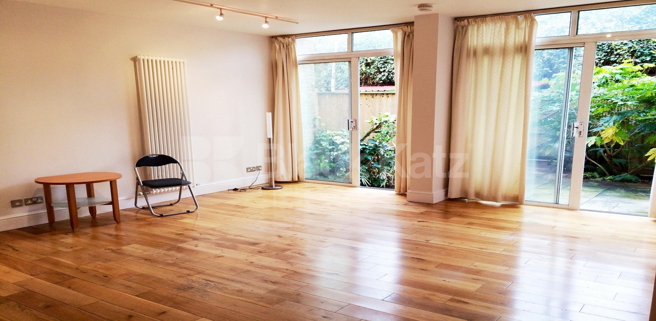 			NEW INSTRUCTION, 2 Bedroom, 1 bath, 1 reception Apartment			 Oval Mansions, Vauxhall/ Oval